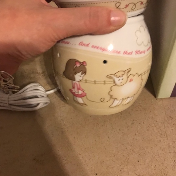 Scentsy Little Lamb Warmer - Picture 2 of 9